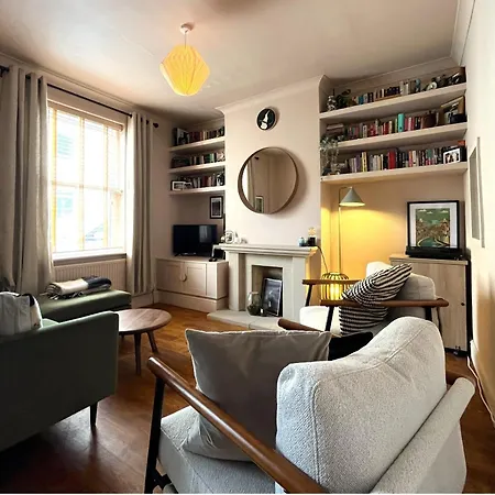 Elegant And Eclectic Near Ashton Gate