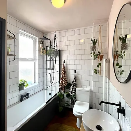 Elegant And Eclectic Near Ashton Gate 布里斯托