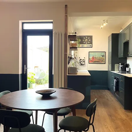 Elegant And Eclectic Near Ashton Gate