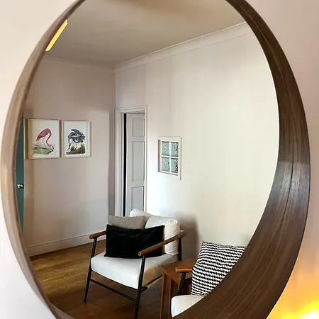 Elegant And Eclectic Near Ashton Gate
